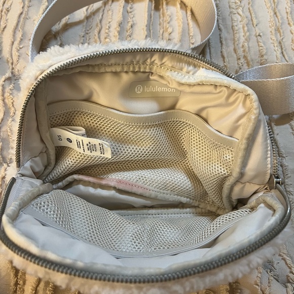 Authentic Lulu Lemon  Sherpa everywhere belt bag , with bunny design . - Picture 8 of 9